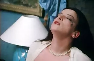XXX Una giovane ragazza con film gratis porno italiani i capelli castani in cucina era il sacrificio per le persone che hanno il cancro e lo succhia