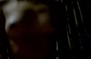 XXX Massaggiatore accarezzando film pono gratis italiani cespugli del giovane cliente sul tavolo