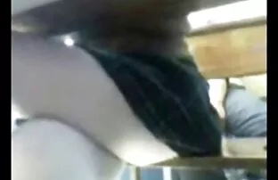 XXX Sexy bruna spalmato con il scopate gratis italiane suo corpo nudo con yogurt e cioccolato