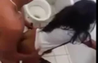 XXX Il pervertito mascherato da una puttana video gratis scopate italiane che indossa collant va in giro e in giro