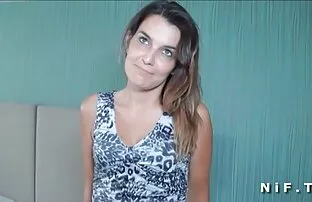 XXX Due ragazzi scopare una ragazza con doppia penetrazione all'aperto video porno italiani gratis in piscina