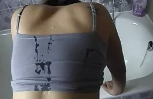 XXX Costume video hard gratuiti italiani in cabina sulla spiaggia per trovare telecamera nascosta